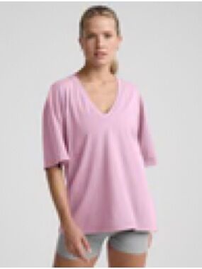 Beyond Yoga Relaxed V-Neck Tee in Light Pink